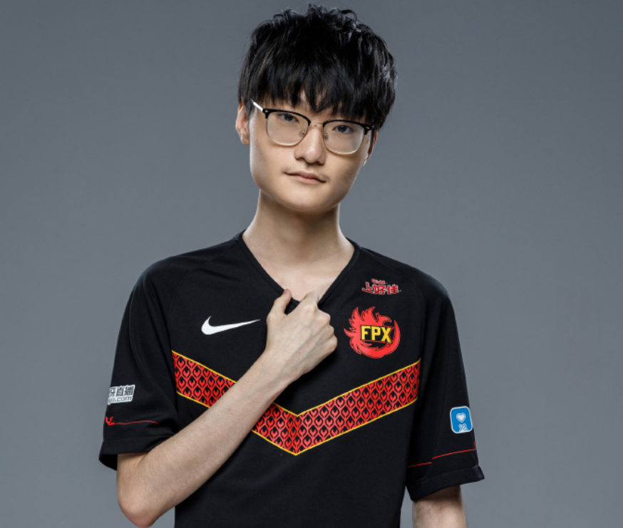 战术调整引爆全场！，哈兰德意外战胜FPX全场沸腾不已