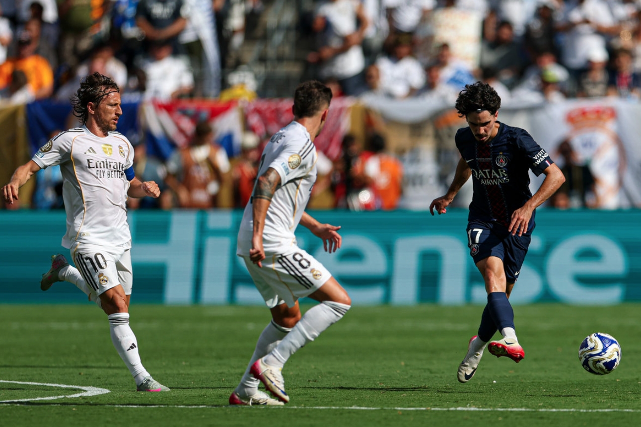 开云网页版登录入口-巴塞罗那训练开放日，赛前豪取连胜引欢呼，社区盾在即，球队文化再被提及的简单介绍-开云网页版登录入口